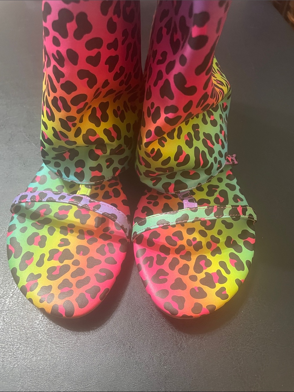 Cape Robbin multi-color cheetah print flat Sandals NWT Sz. 7 1/2 w zipper
